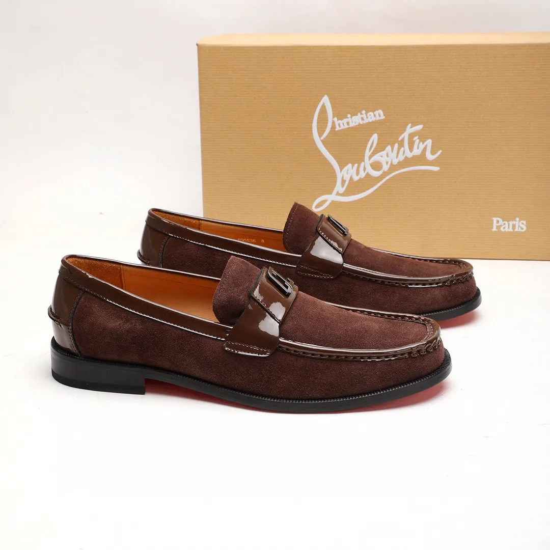 Batch 1,080 yuan 💰••New real shots••CL～High-end men’s 👔casual•loafers with red soles! ••🆑Genuine and top-quality goods from original orders ••✅💯 Purchase goods from top-quality original orders! Original imported patterned cowhide ➕Imported cowhide lining ➕Cowhide feet ➕Original leather outsole~🉑️Feel free to compare the authentic ones! Size: 38-44 (45.46.47 can be customized)